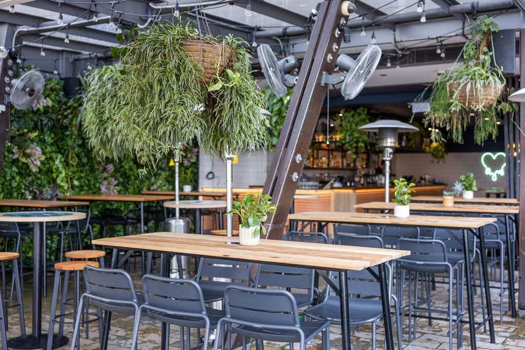 Henley's Bar & Kitchen